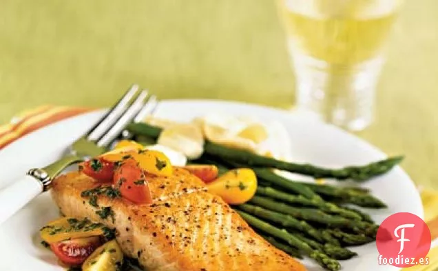 Salmón con Salsa de Albahaca