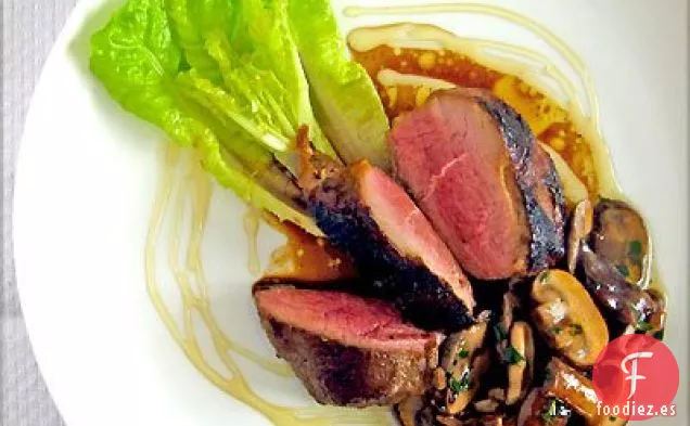 Pechugas de Pato A la brasa Con Miel de Hierbas y Champiñones