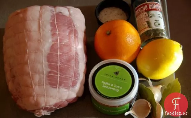 Pierna De Cerdo Cocida A Fuego Lento Con Condimento Cítrico Y Fajita
