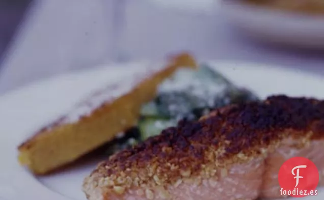 Salmón del Pacífico con costra de piñones