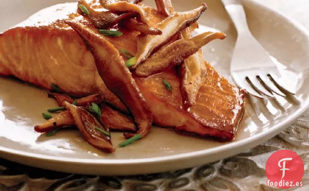 Salmón a la Parrilla con Shiitake Teriyaki