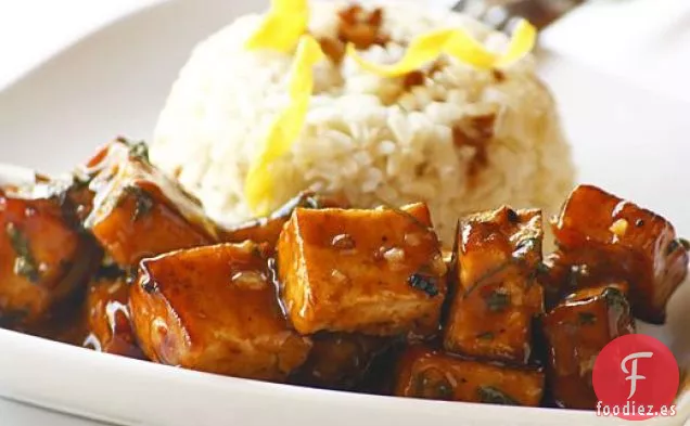 Tofu Frito con Sabor a Naranja y Castañas de Agua