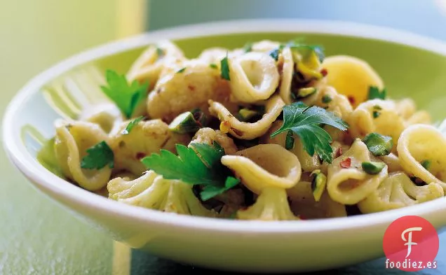 Orecchiette con Coliflor, Anchoas y Pistachos