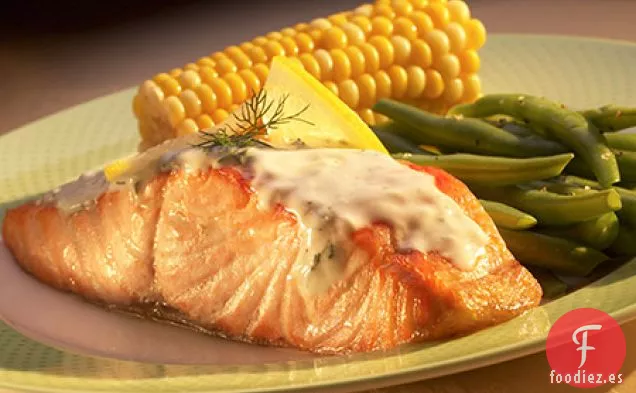 Salmón Con Salsa De Yogur Y Eneldo