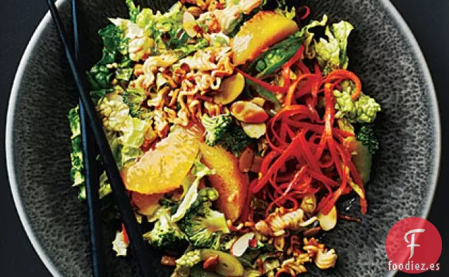 Ensalada de Brócoli con Naranjas y Fideos Crujientes