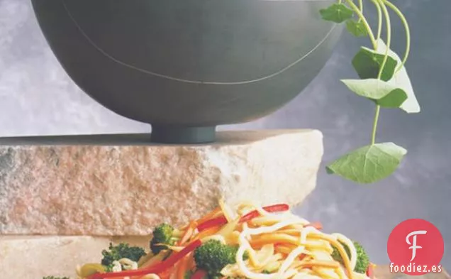 Fideos Udon Con Brócoli Y Pimientos