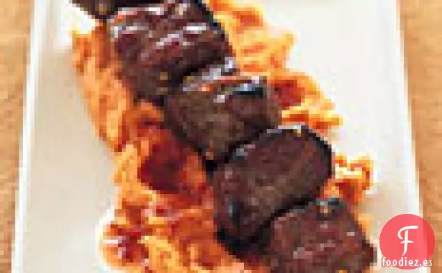 Kebabs de Cordero con Miel de Tamarindo en Puré de Ñames