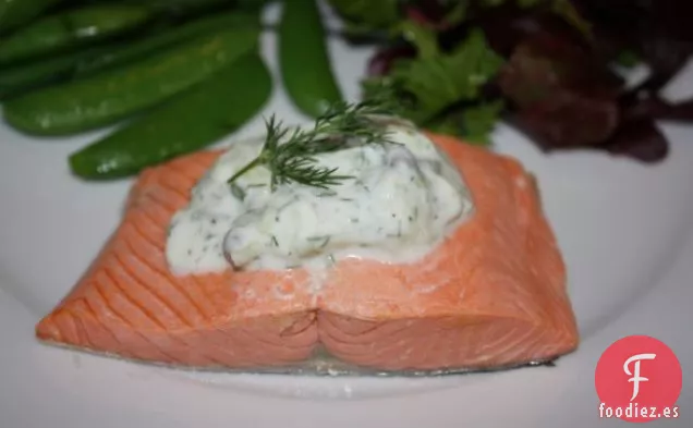 Salmón Salvaje Escalfado Con Cítricos Y Salsa De Pepino y yogur