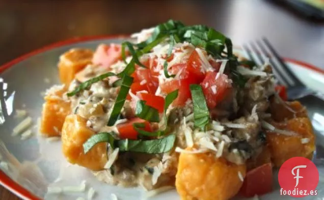 Ñoquis de Batata con Salchicha Italiana Alfredo