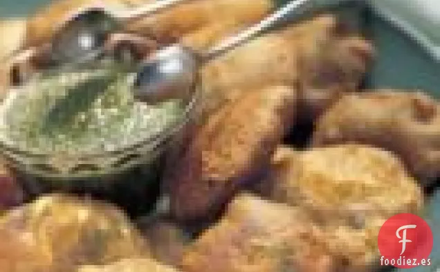 Buñuelos de Patata Picantes con Chutney Verde