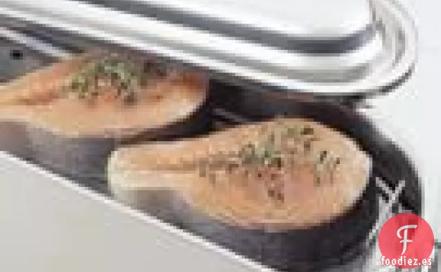 Salmón Escalfado al Jengibre con Escarola Belga