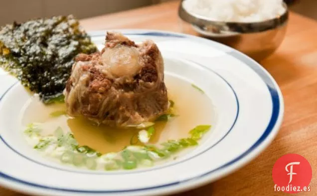 Kkori Gomtang (Sopa Coreana de Rabo de Toro)