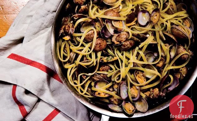 Linguini Con Almejas E Hinojo