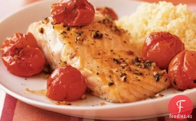 Salmón con Tomates Cherry Asados