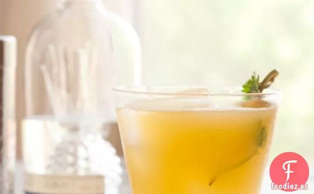 Cóctel Serrano de Piña y Cilantro