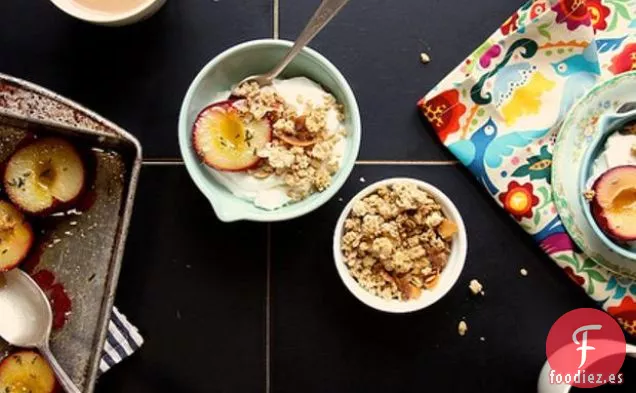 Ciruelas Asadas Con Aceite De Oliva, Tomillo Y Yogur