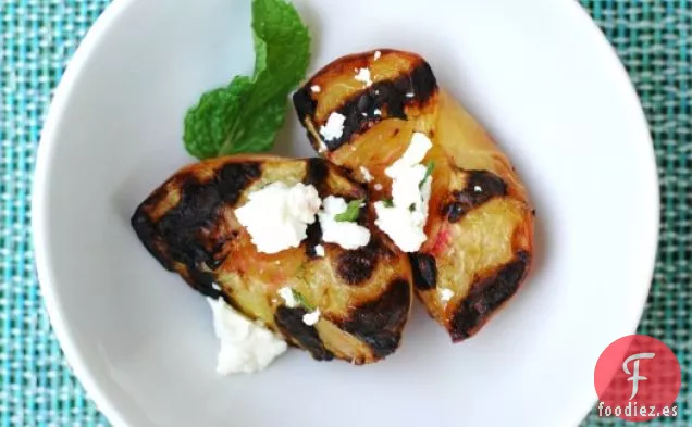 Melocotones A La Parrilla Con Queso Feta Y Menta