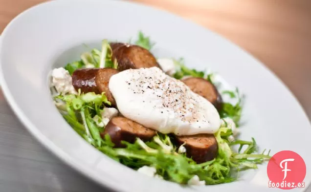 Ensalada Frisée Con Aderezo De Queso Feta Y Menta
