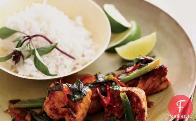 Salmón Glaseado en Sartén con Salsa de Ostras y Albahaca