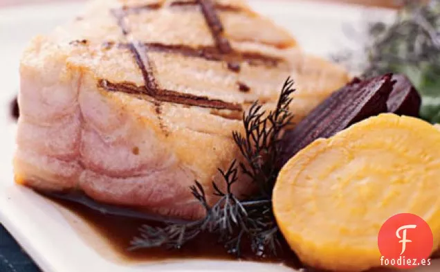 Salmón Salvaje a la Parrilla con Remolacha Asada y Rúcula