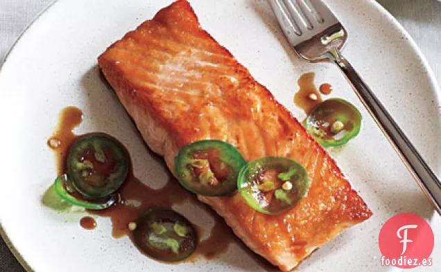 Salmón a la Brasa con Ponzu de Jalapeño