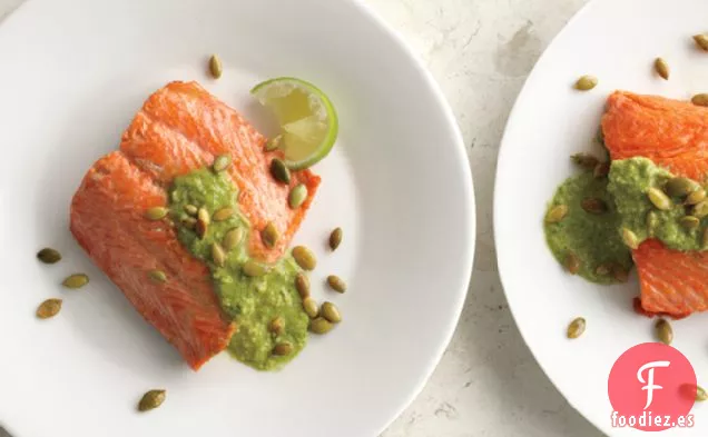 Salmón Cocido En Sartén Con Semillas De Calabaza-Pesto De cilantro