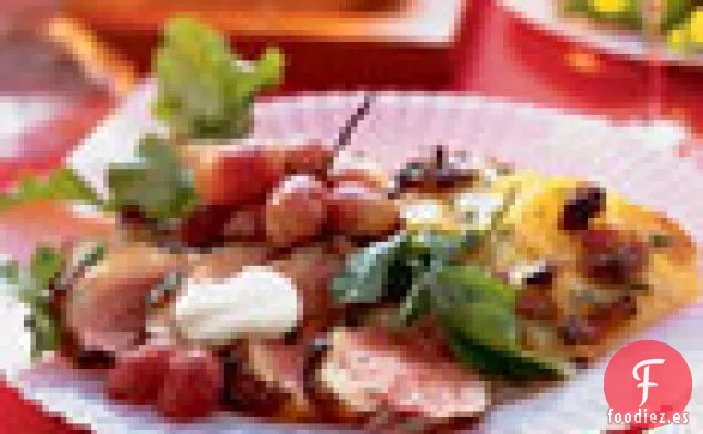 Pechuga de Pato con Crema Fresca y Uvas Asadas