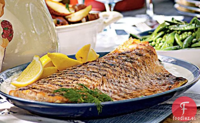 Salmón a la Parrilla con Salsa de Pepino Picante