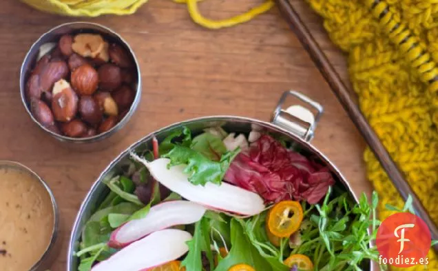 Ensalada De Cesta De Mercado Con Aderezo De Miso De Limón