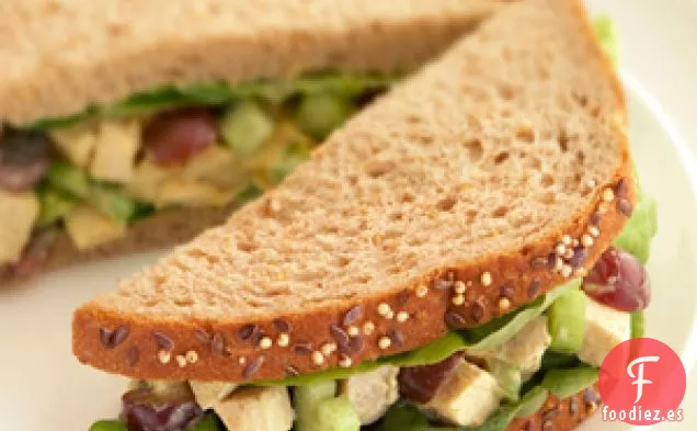 Ensalada De Pollo Al Curry Con Sándwiches De Uvas