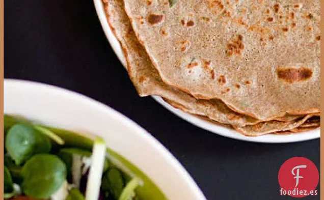 Galettes De Hierbas De Alforfón Y Su Ensalada Mixta