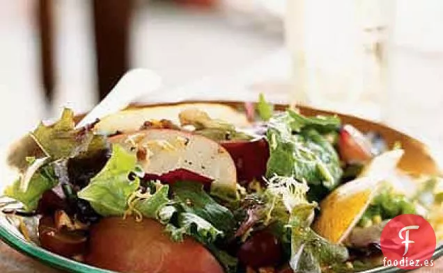 Ensalada de Otoño de Manzana, Pera y Queso Cheddar con Nueces
