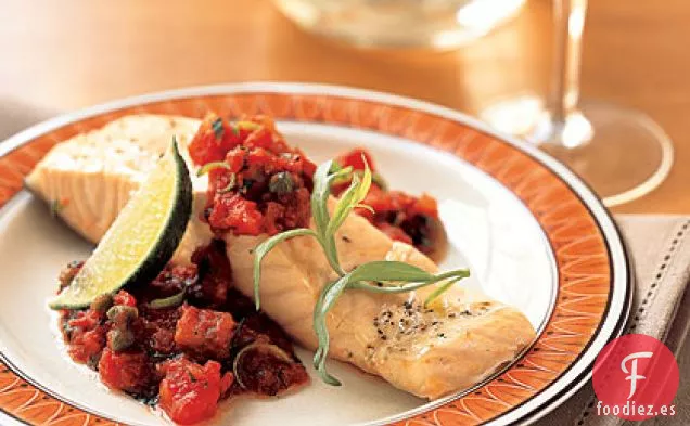 Salmón Asado con Salsa de Tomate