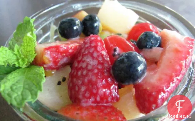 Ensalada De Frutas De Melissa Con Aderezo De yogur y Menta