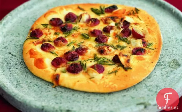 Pizza de Uva Roja con Miel, Romero y Queso de Oveja
