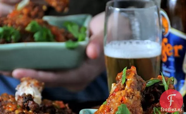 Alitas de Pollo Crujientes Asiáticas + Receta de Salsa de Chile Dulce Picante