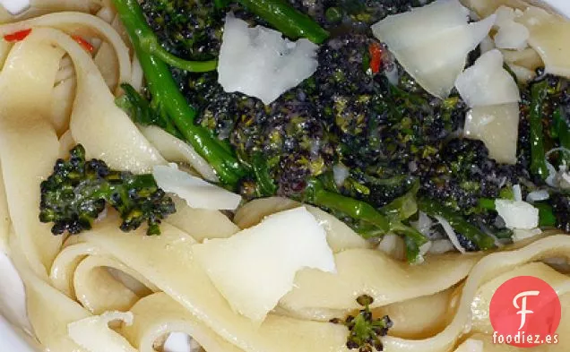 Tagliatelle Con Brócoli Morado, Anchoas Y Pecorino