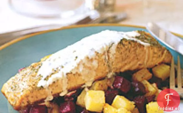 Salmón con Crema de Rúcula y Remolacha Estofada de Soja