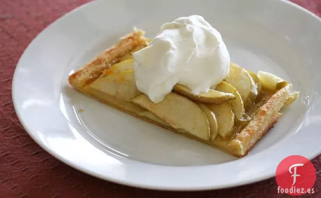 Tarta De Manzana Fácil Con Crema Batida De Bourbon