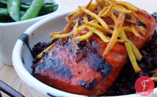 Salmón Dulce y ahumado Con Arroz De Caoba De Jengibre