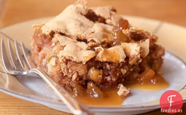 Pastel de Manzana con Nueces y Especias con Salsa de Caramelo Rápida