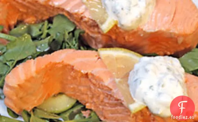 Salmón Escalfado Con Salsa De Hierbas De alcaparras De Limón