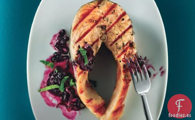 Salmón A La Parrilla Con Salsa Rápida De Arándanos