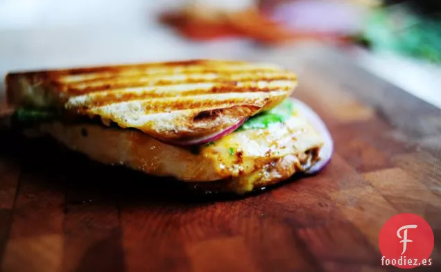 Sándwich de Pollo a la Parrilla con Salsa de Albaricoque