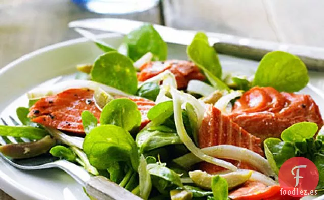 Salmón Asado con Verdolaga, Hinojo y Aceitunas Verdes