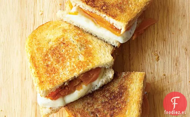 Mozzarella Fresca a la Parrilla y Albaricoque en Masa Madre