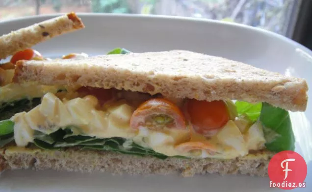 Cocina el Libro: Ensalada de Huevo al Diablo con Anchoas, Pimentón Ahumado Caliente y Tomate