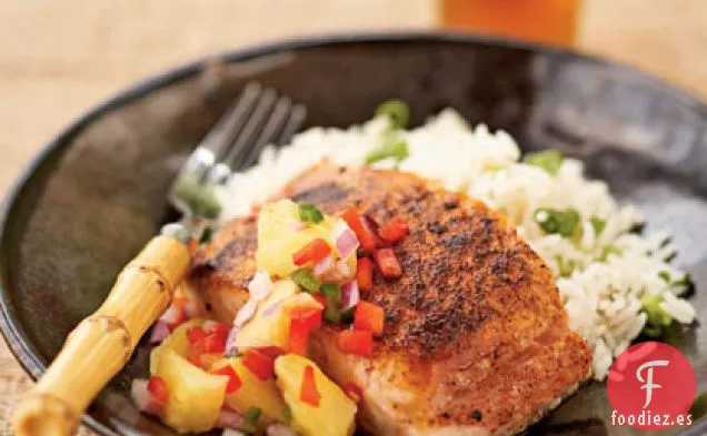 Salmón Cocido en Sartén con Condimento de Piña y Jalapeño