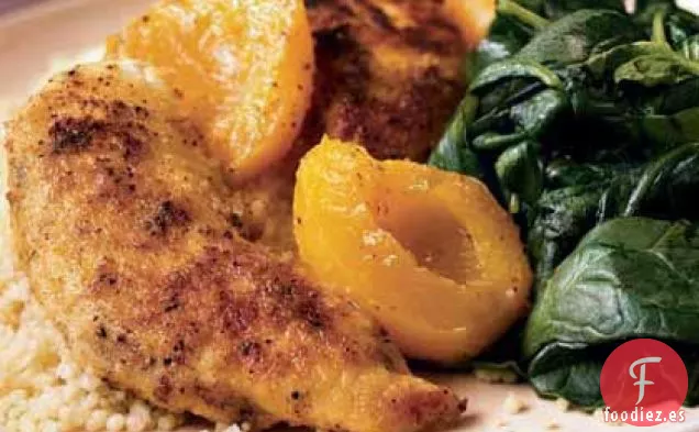 Tiernas de Pollo con Albaricoques y Espinacas Salteadas