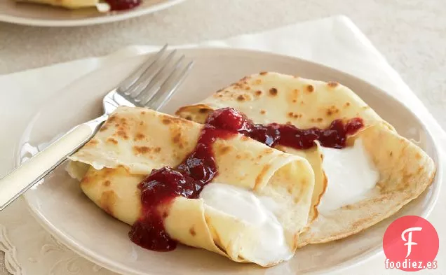 Crepes con Yogur Dulce y Salsa de Frambuesa y Albaricoque